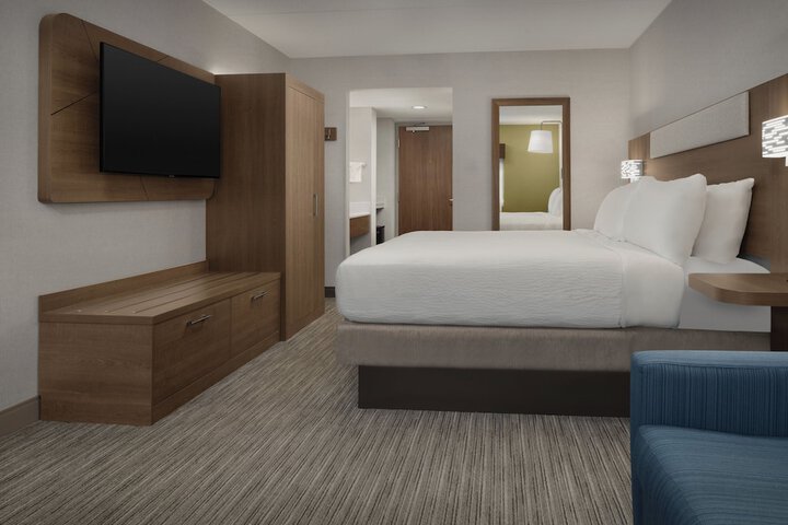 Room 9 of 33