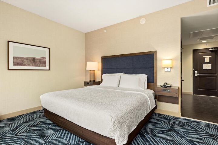 Hampton Inn & Suites Los Angeles - Glendale