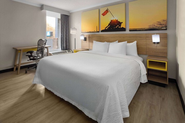 Days Inn by Wyndham Hinesville Near Fort Stewart