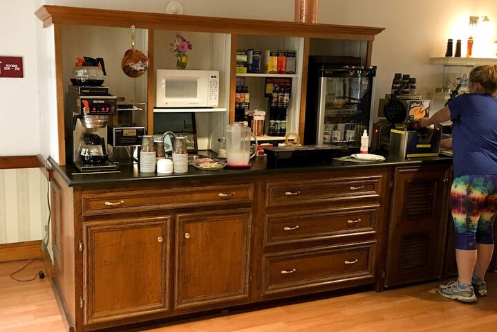 Breakfast/Coffee Service 76 of 97
