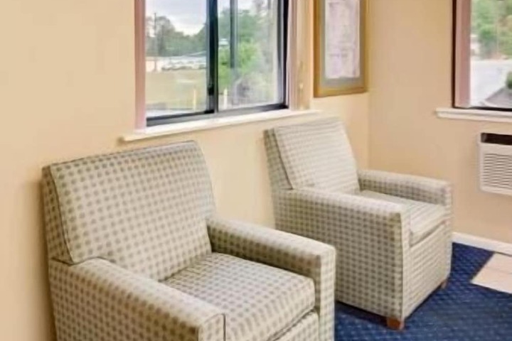 Super 8 by Wyndham Laurel