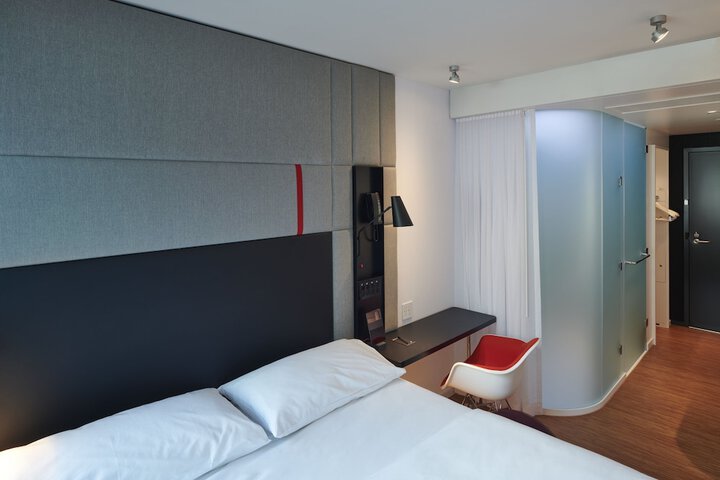 Room 28 of 52
