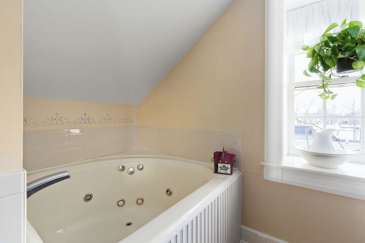 Hot Tub 60 of 61