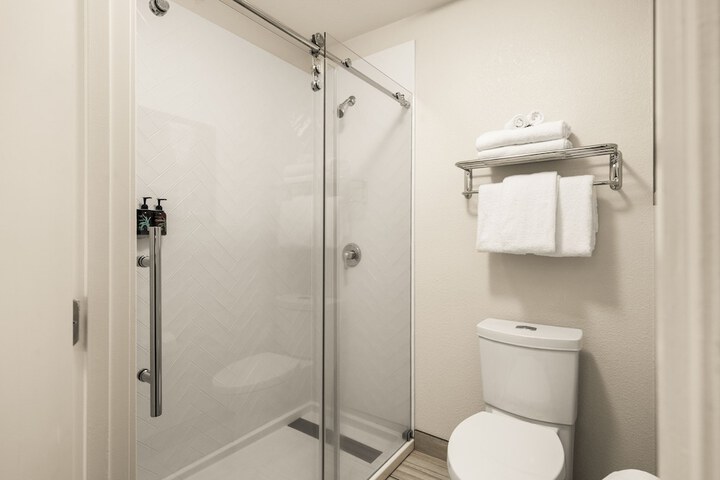 Room 35 of 60