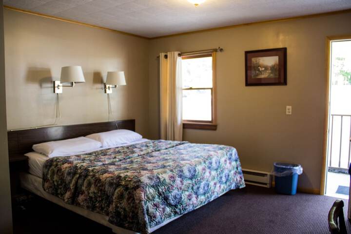 Room 13 of 33