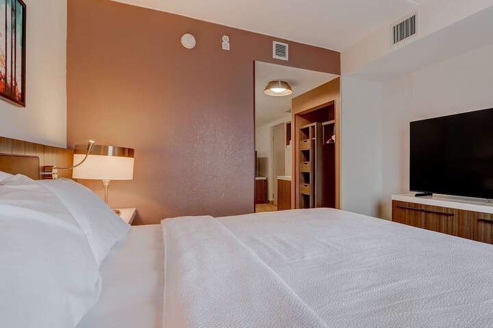Room 15 of 73