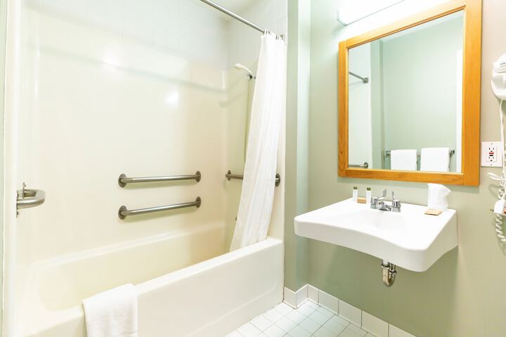 Quality Inn & Suites Gorham Riverside