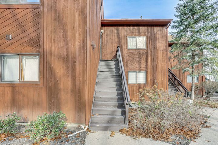 Vernon Township Condo w / Balcony Near Ski Lifts!