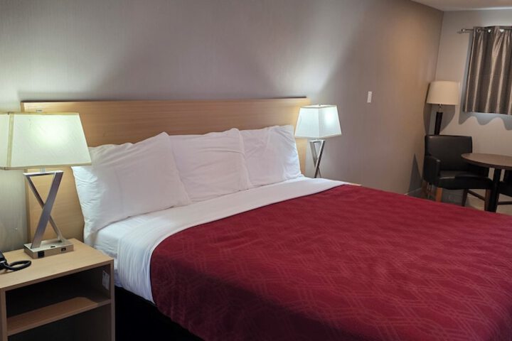 Parkway Motel & European Lodges