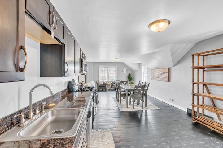 The Loft 3BR Apartment with Scenic Deck