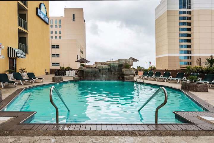 Pool 4 of 24