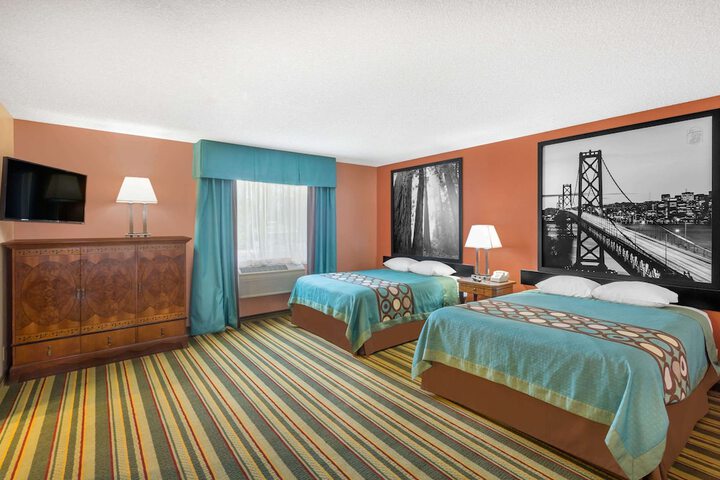 Room 10 of 27
