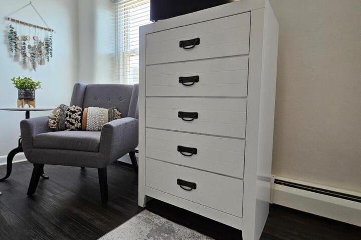 Cozy & Modern 3-Bed Retreat - 8 Mins to Bridge St