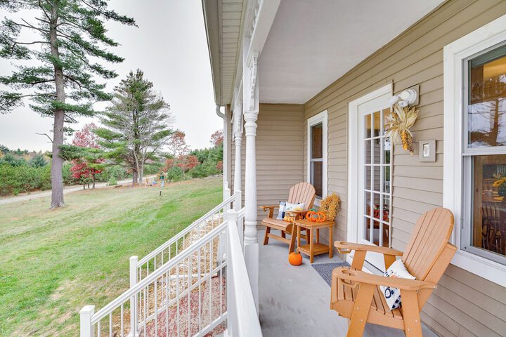 Lovely Rural Hixton Farmhouse w / Porch & Fire Pit!