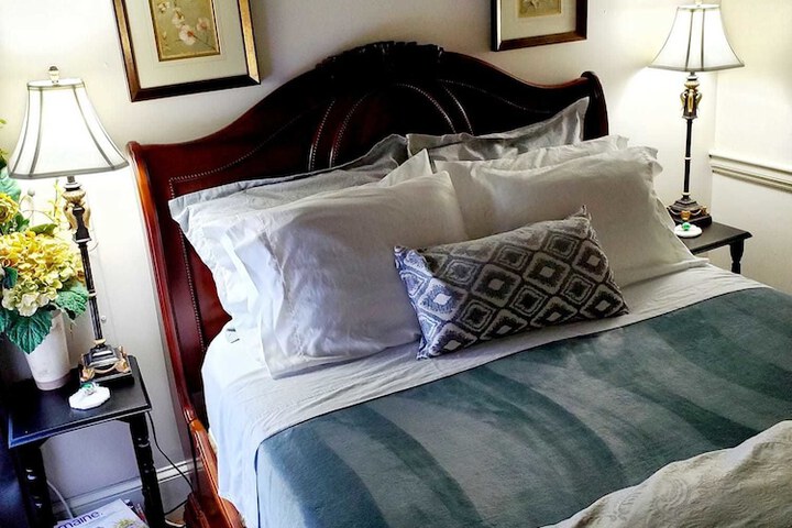 PineCrest Inn