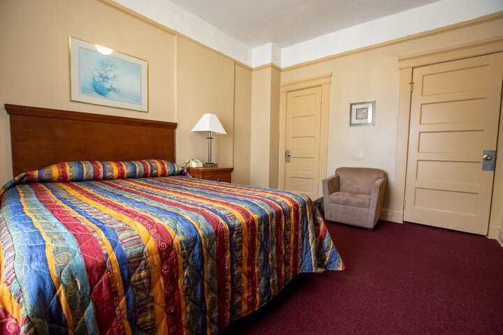 Room 10 of 18