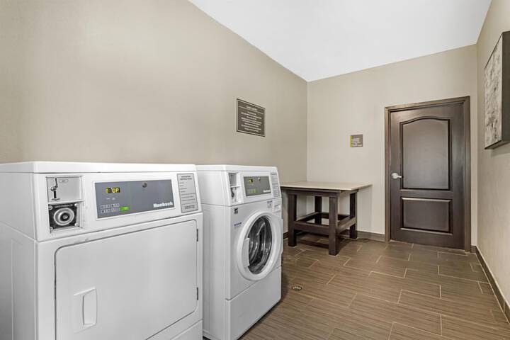 Best Western Plus Bay City Inn & Suites