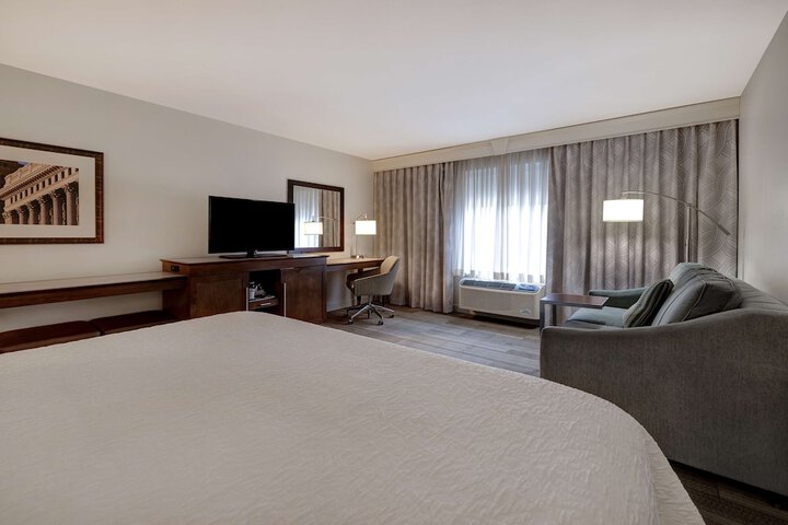 Hampton Inn & Suites Milwaukee West