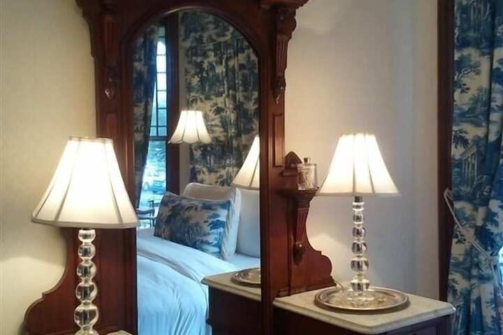 Room 12 of 17