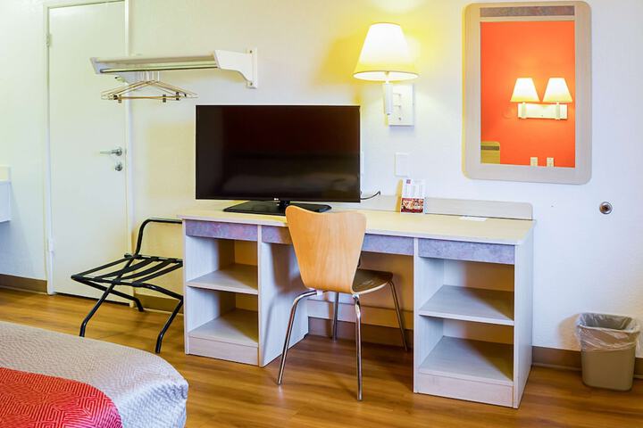 Room 11 of 16