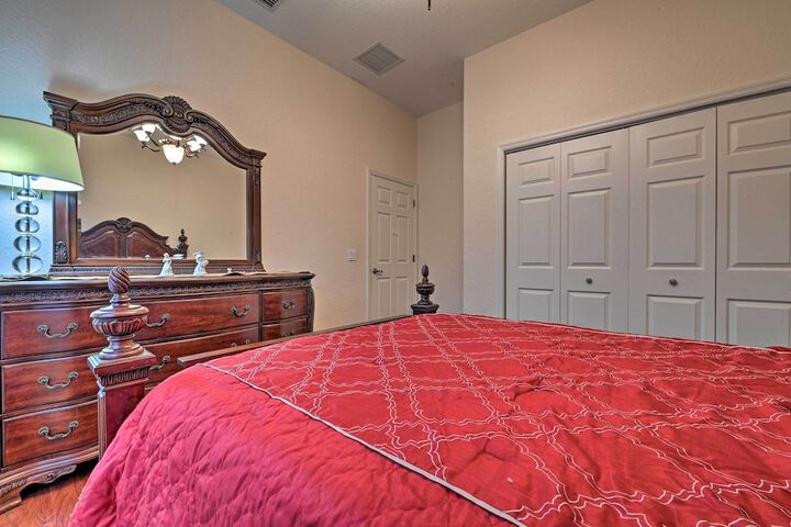 Elegant Valrico Home 15 Mi to Downtown Tampa!