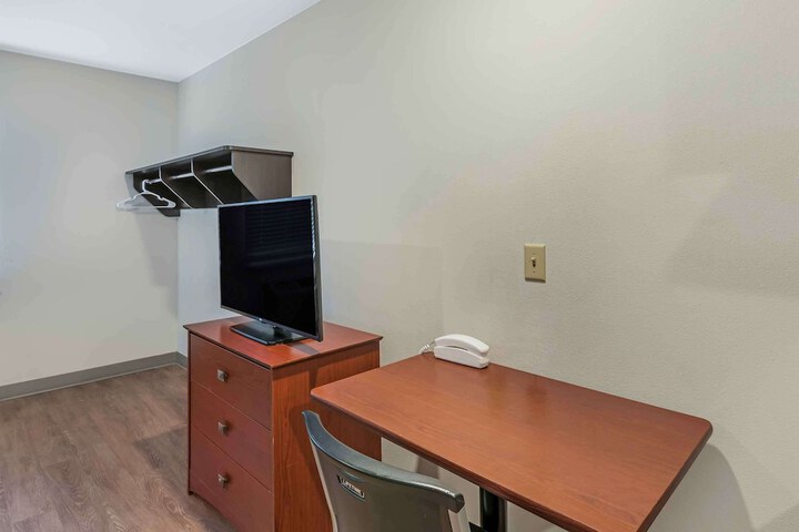 Room 18 of 25