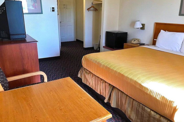 Room 8 of 13