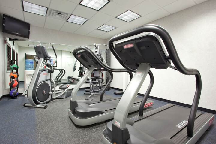 Holiday Inn Express Hotel & Suites New Philadelphia by IHG