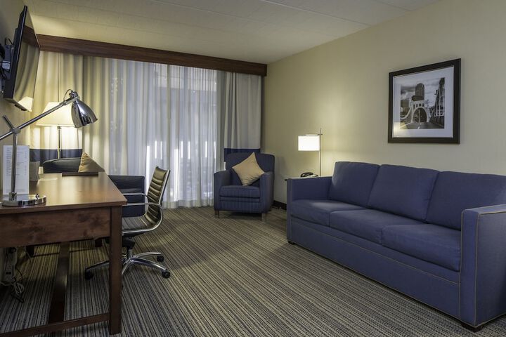 Room 83 of 139