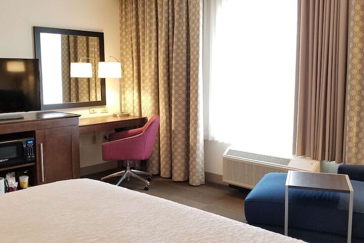 Room 25 of 38