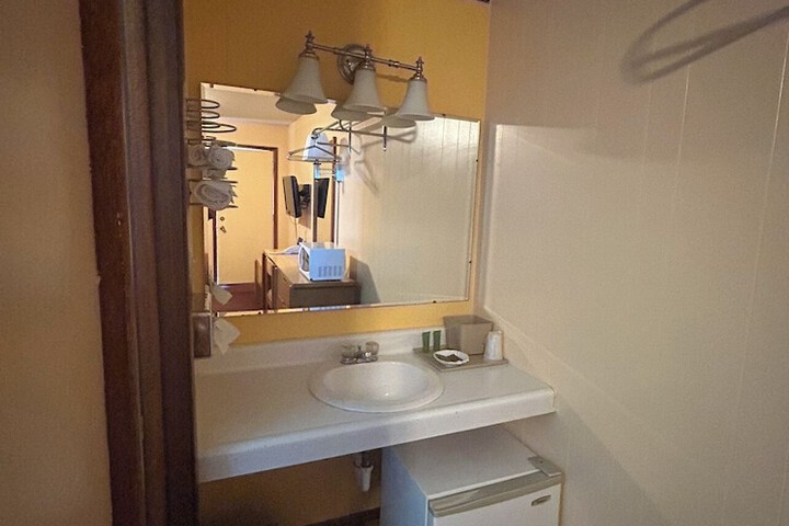 Room 13 of 23