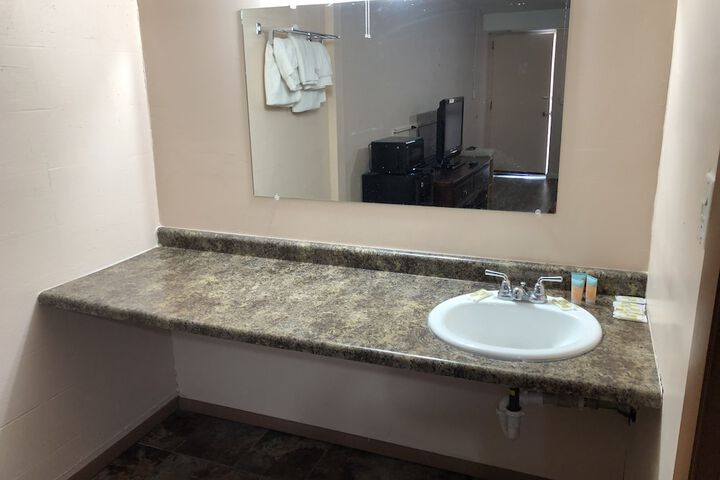 Room 4 of 10