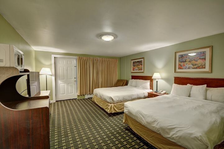 Colonial Motel