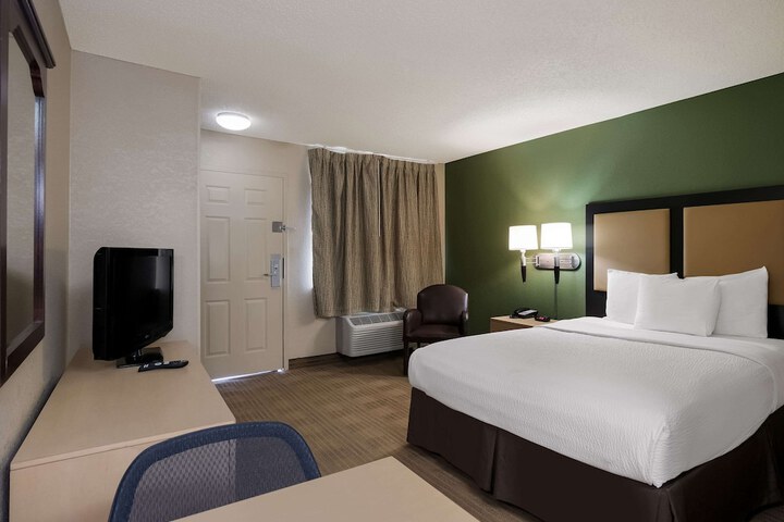 Room 30 of 38