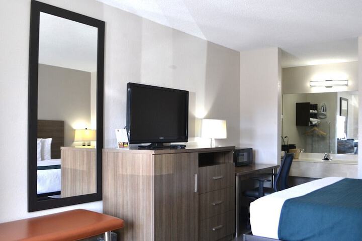 Room 9 of 13