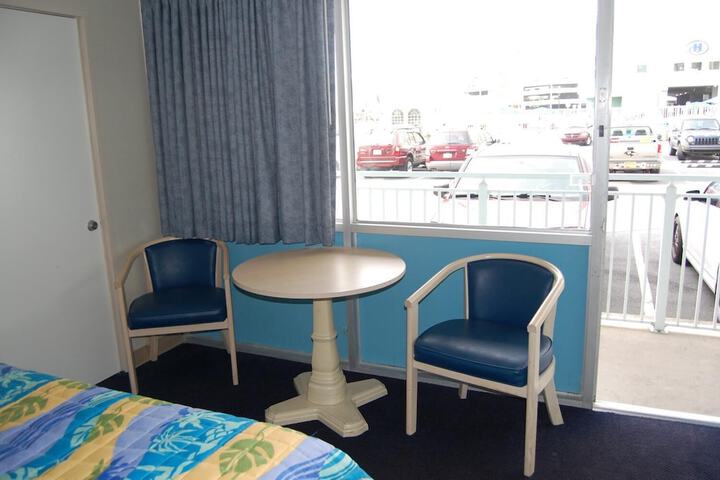 Room 21 of 38