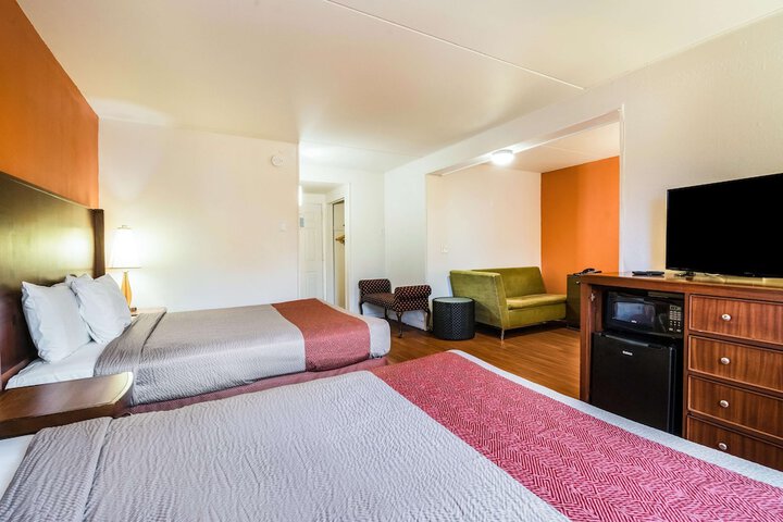 Room 18 of 32