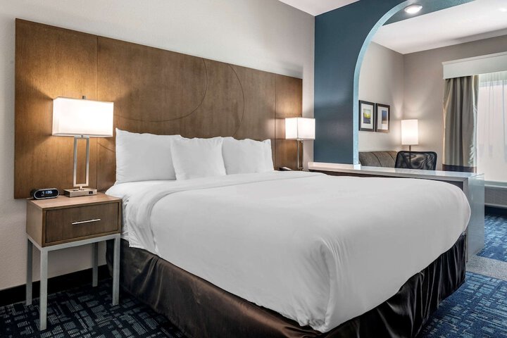 Comfort Suites Fort Lauderdale Airport & Cruise Port