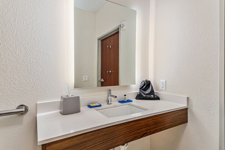 Holiday Inn Express Suites Van Buren-Ft Smith Area by IHG