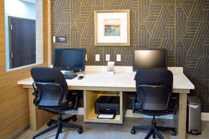 Business Center 24 of 25