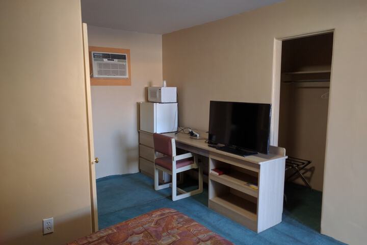 Room 11 of 33