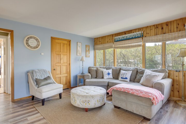Amazing Rocky Point Retreat Overlooking the Sound!