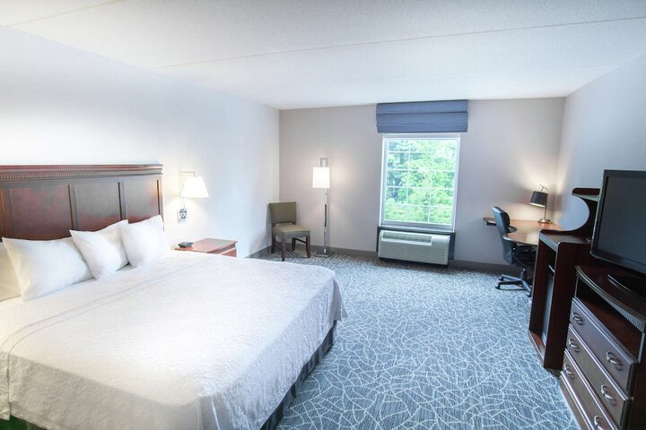 Room 33 of 47