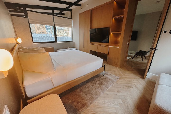 Room 16 of 37