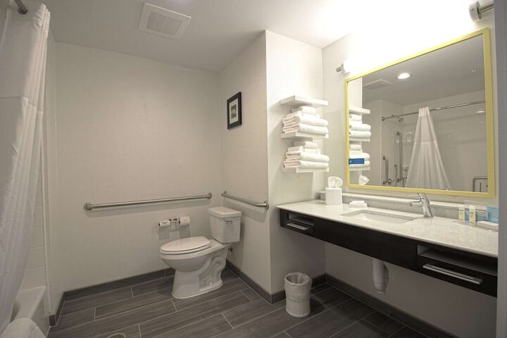 Room 10 of 37