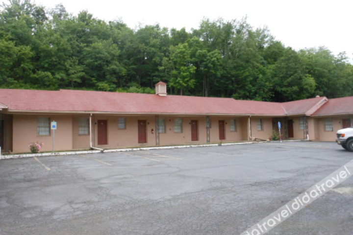 Motel 22 Mapleton Depot