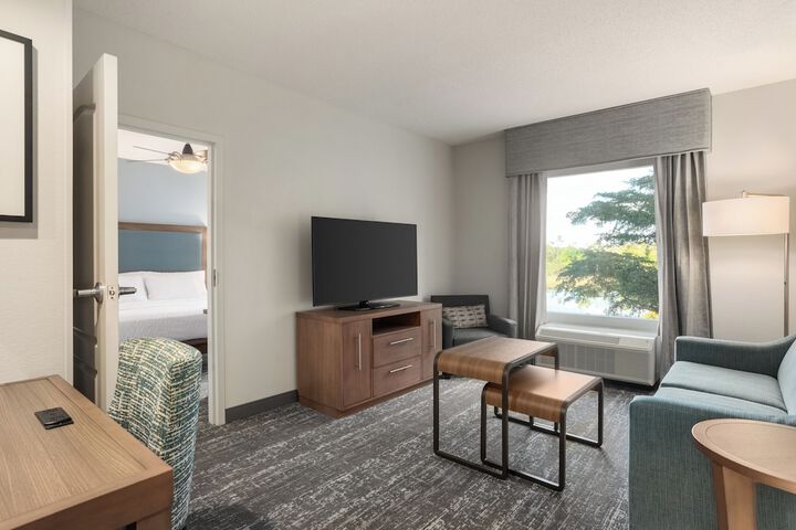 Homewood Suites by Hilton Fort Myers Airport / FGCU