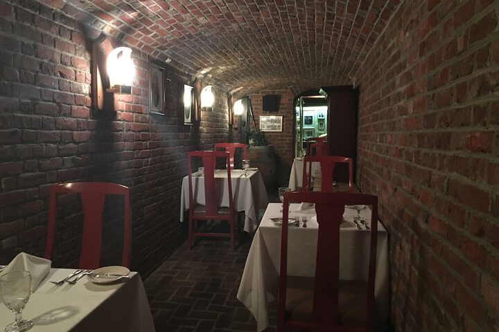 Dining 26 of 33