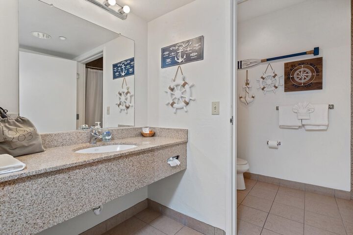 Beach House Inn & Suites