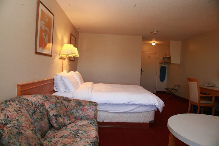 Room 17 of 28